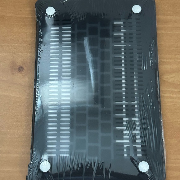 11” MacBook Air Cover( Black ),Keyboard Protector and Screen Protector - Picture 6 of 7